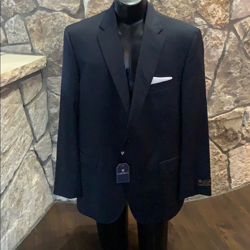 CREMIEUX Beautiful Men’s Navy Suit 100% wool. NWT